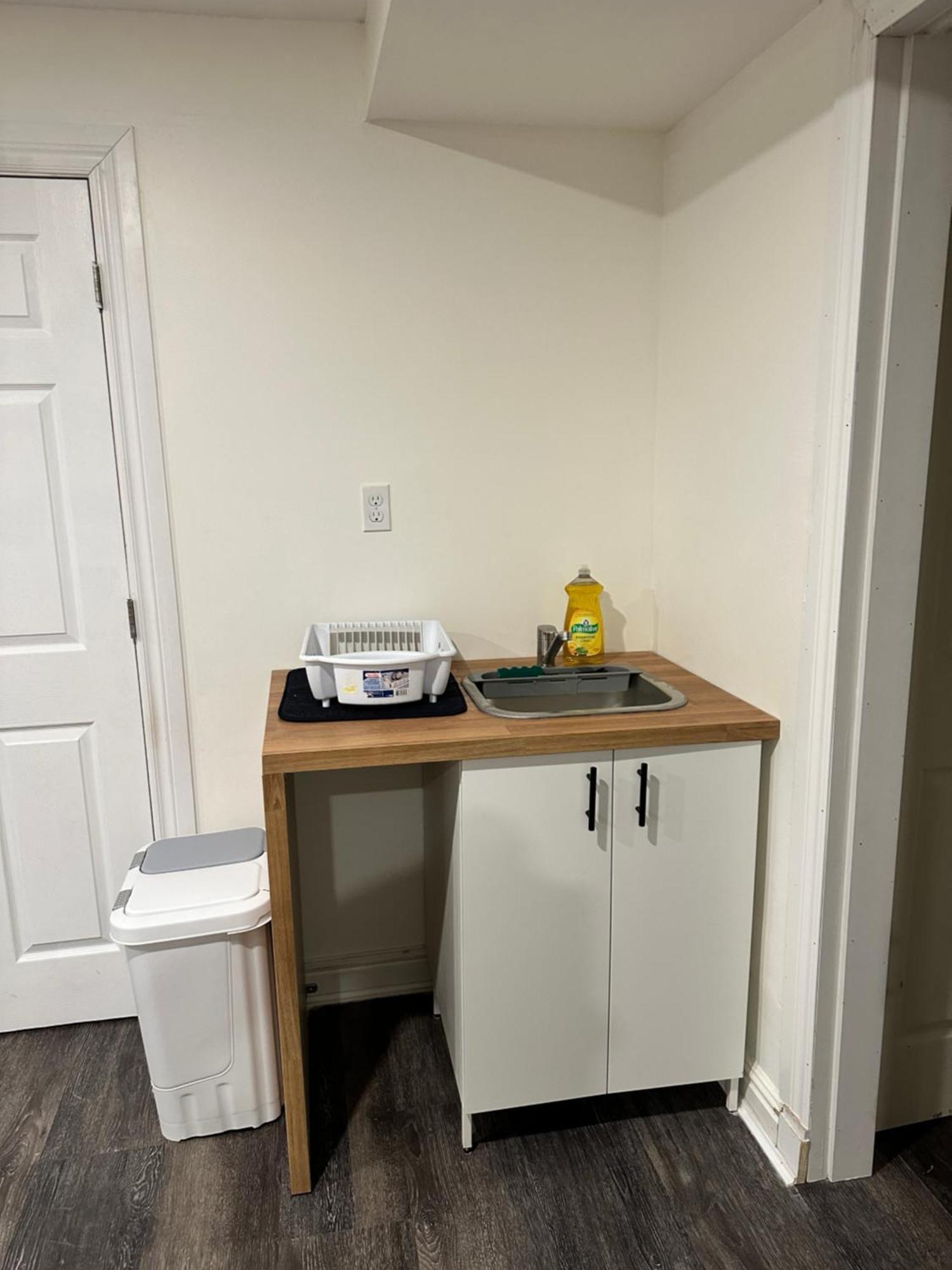 Central Halifax One Bedroom Apartment In Clayton Park Exteriör bild