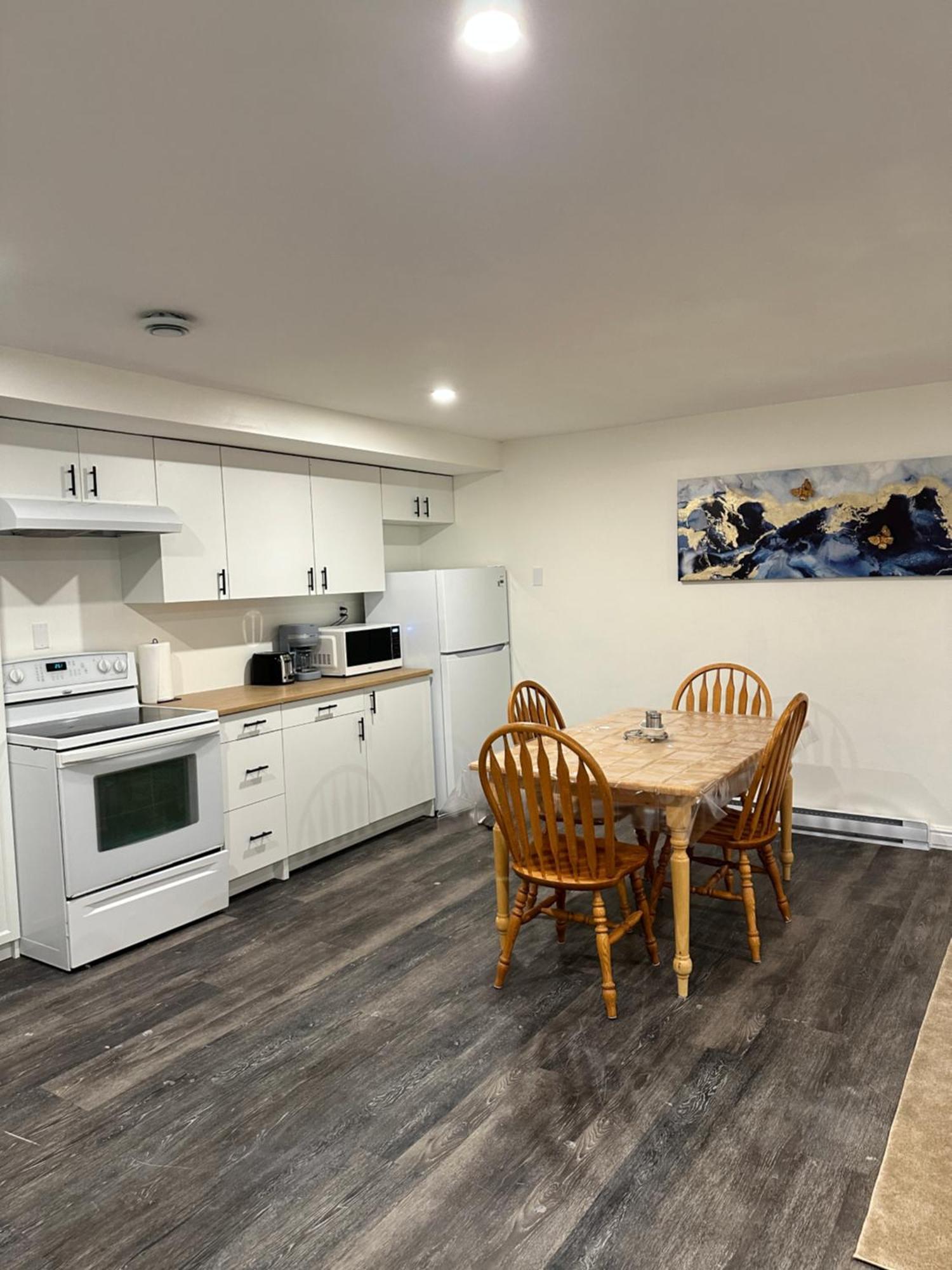 Central Halifax One Bedroom Apartment In Clayton Park Exteriör bild
