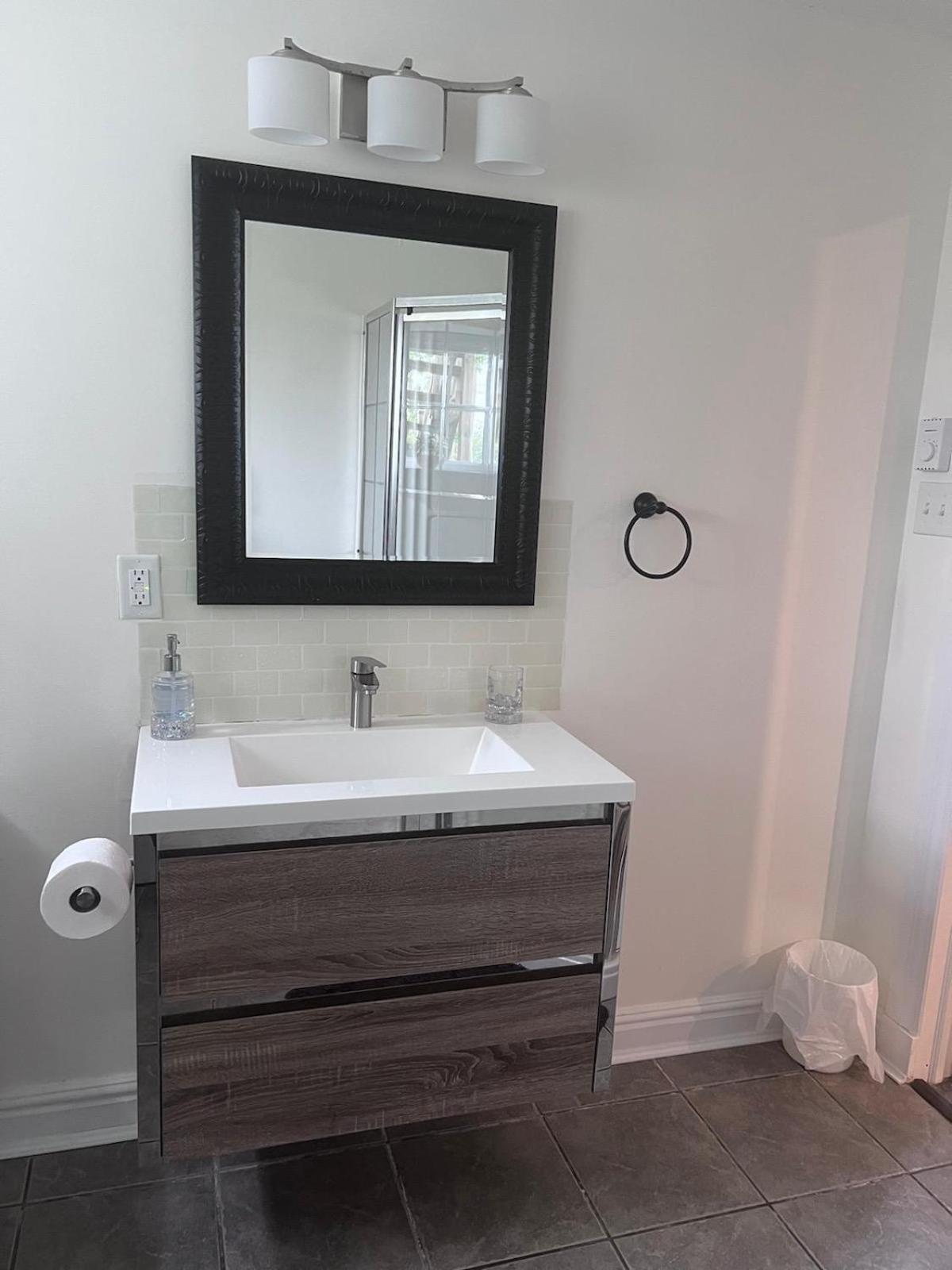 Central Halifax One Bedroom Apartment In Clayton Park Exteriör bild
